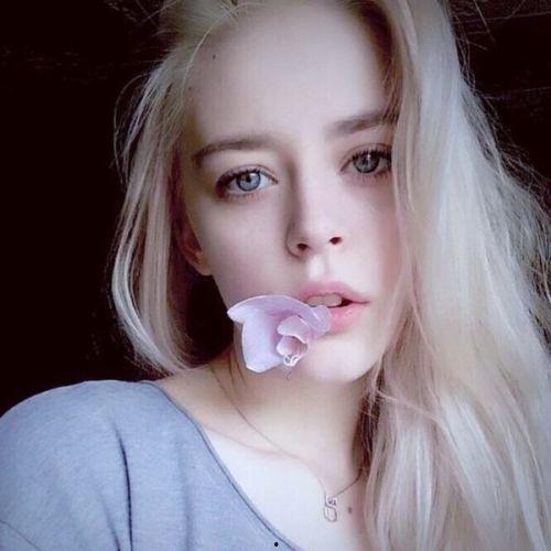 欧美哭图片大全,情感流露的瞬间